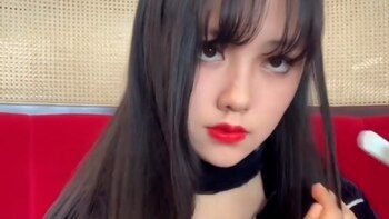 Zou Yaqi se hizo pasar