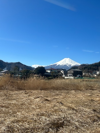 La UNESCO declaró al monte Fuji Patrimonio Mundial en 2013 por su relevancia cultural, reforzada por su presencia en las estampas de Hokusai y Hiroshige.