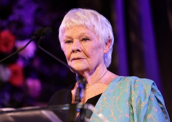 La actriz británica comparte con su madre, Eleanora Olave Dench, el antecedente de la degeneración macular asociada a la edad (Chris Jackson/Pool via REUTERS)