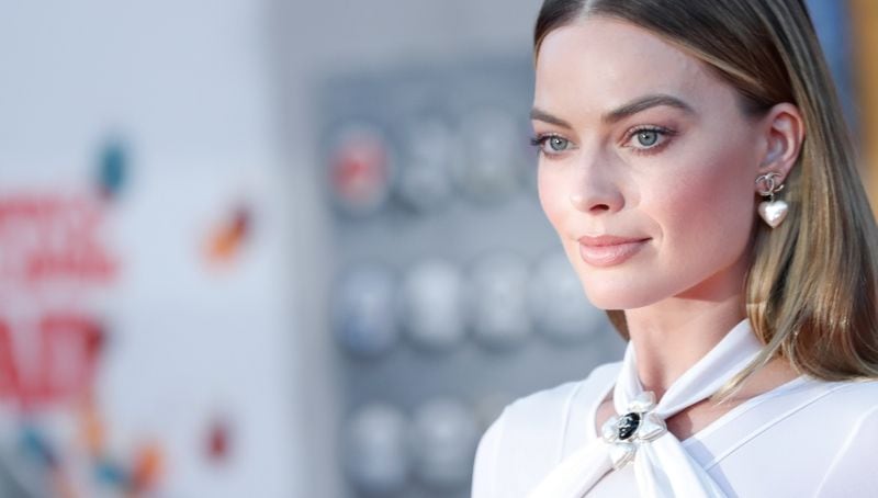 Margot Robbie relató que vivió dos años junto a una figura de cartón tamaño real de John Cena durante su juventud (REUTERS/Mario Anzuoni)