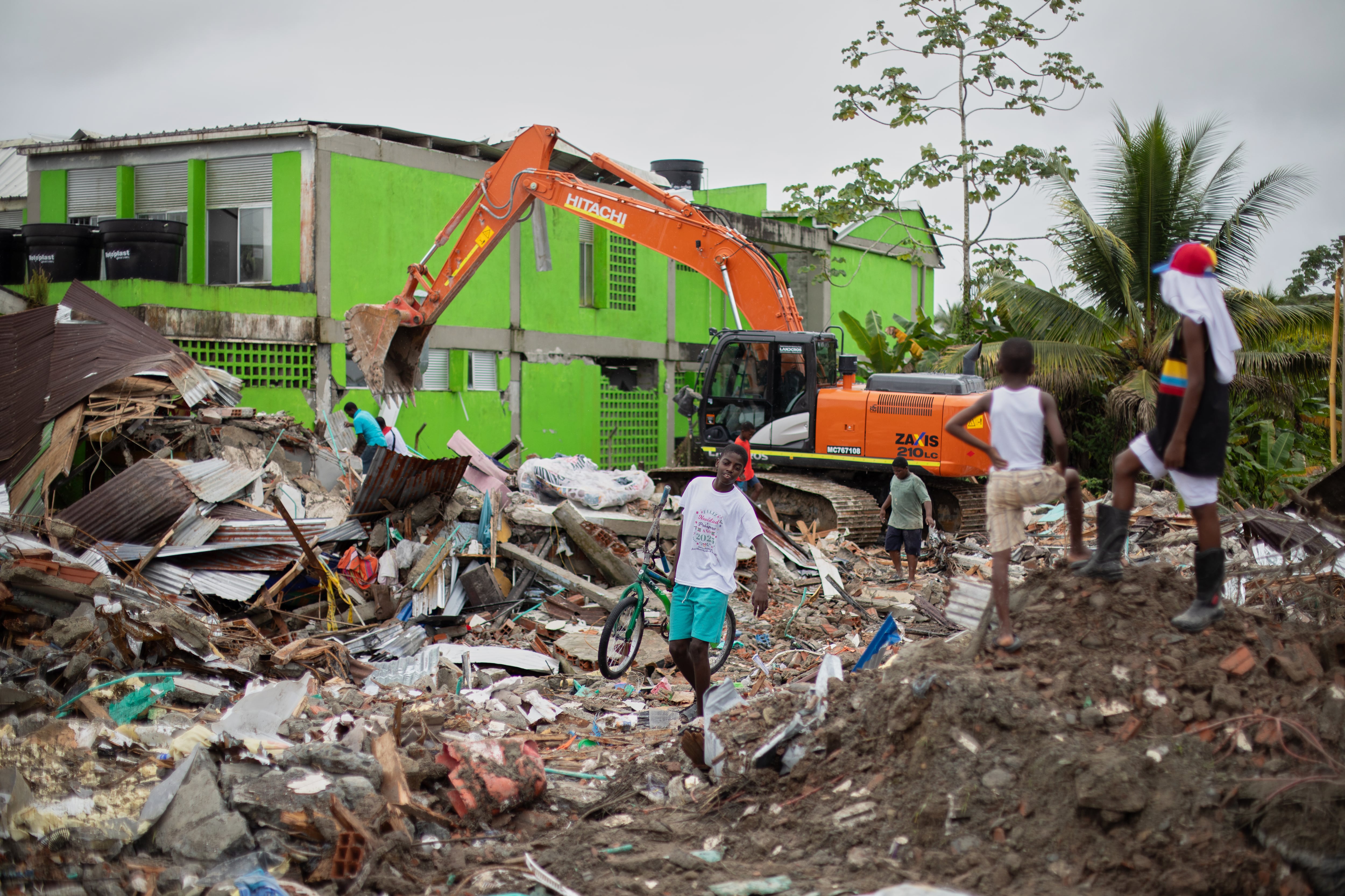 El terremoto del 10 de agosto llevó al Gobierno a declarar una emergencia económica, social y ecológica por 30 días tras estimar daños por $30 billones - crédito Paula Orozco/AP
