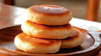 Dulce típico mexicano, repostería artesanal con nata y harina, merienda tradicional servida en platos rústicos. – (Imagen Ilustrativa Infobae)