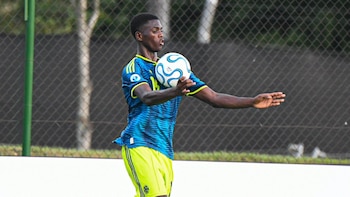 La selección Colombia goleó a la invicta Brasil 3-0 y va por el título del Sudamericano Sub-17