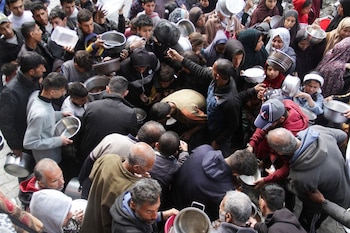 Palestinos se reúnen para recibir