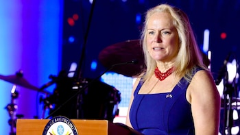 Naomi Fellows, de la Embajada