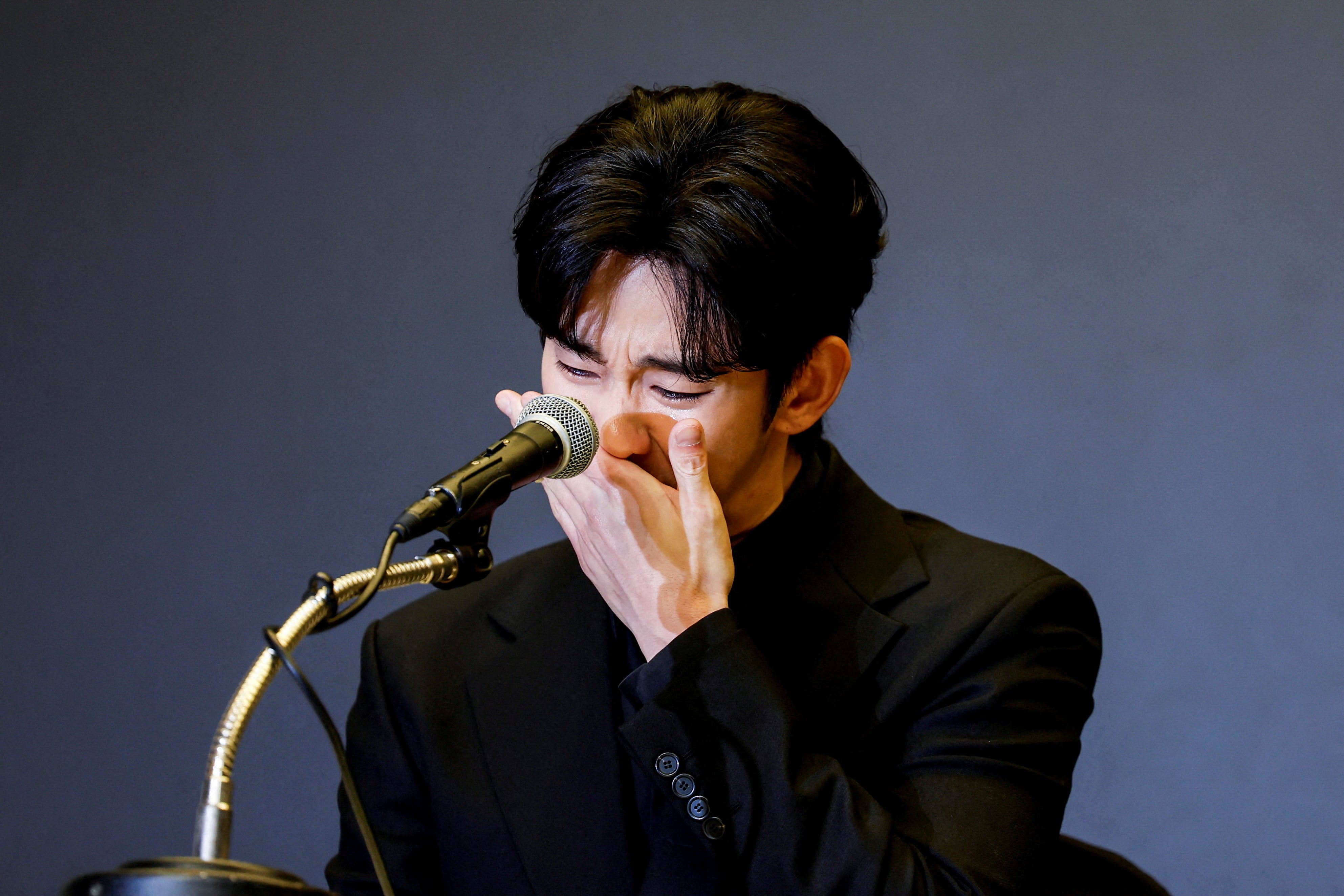 El actor negó las acusaciones en una conferencia de prensa celebrada el 31 de marzo (REUTERS/Kim Soo-hyeon)