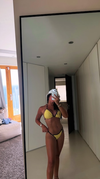 Valentina Cervantes y Enzo Fernández se escaparon a Ibiza con sus hijos
