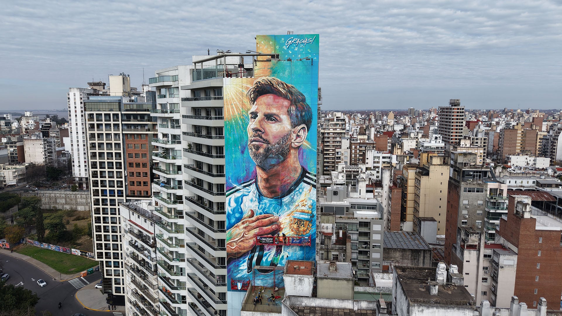 Un mural de Lionel Messi en las calles de Rosario no es solo pintura sobre concreto; es el abrazo eterno entre una ciudad y su hijo más ilustre.