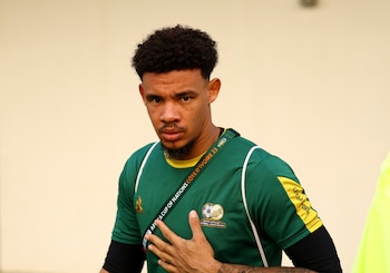 Williams perdió a su hermano mayor a los 19 años y se alejó tres meses del futbol antes de retomar su carrera con apoyo familiar y de su club. REUTERS/Siphiwe Sibeko
