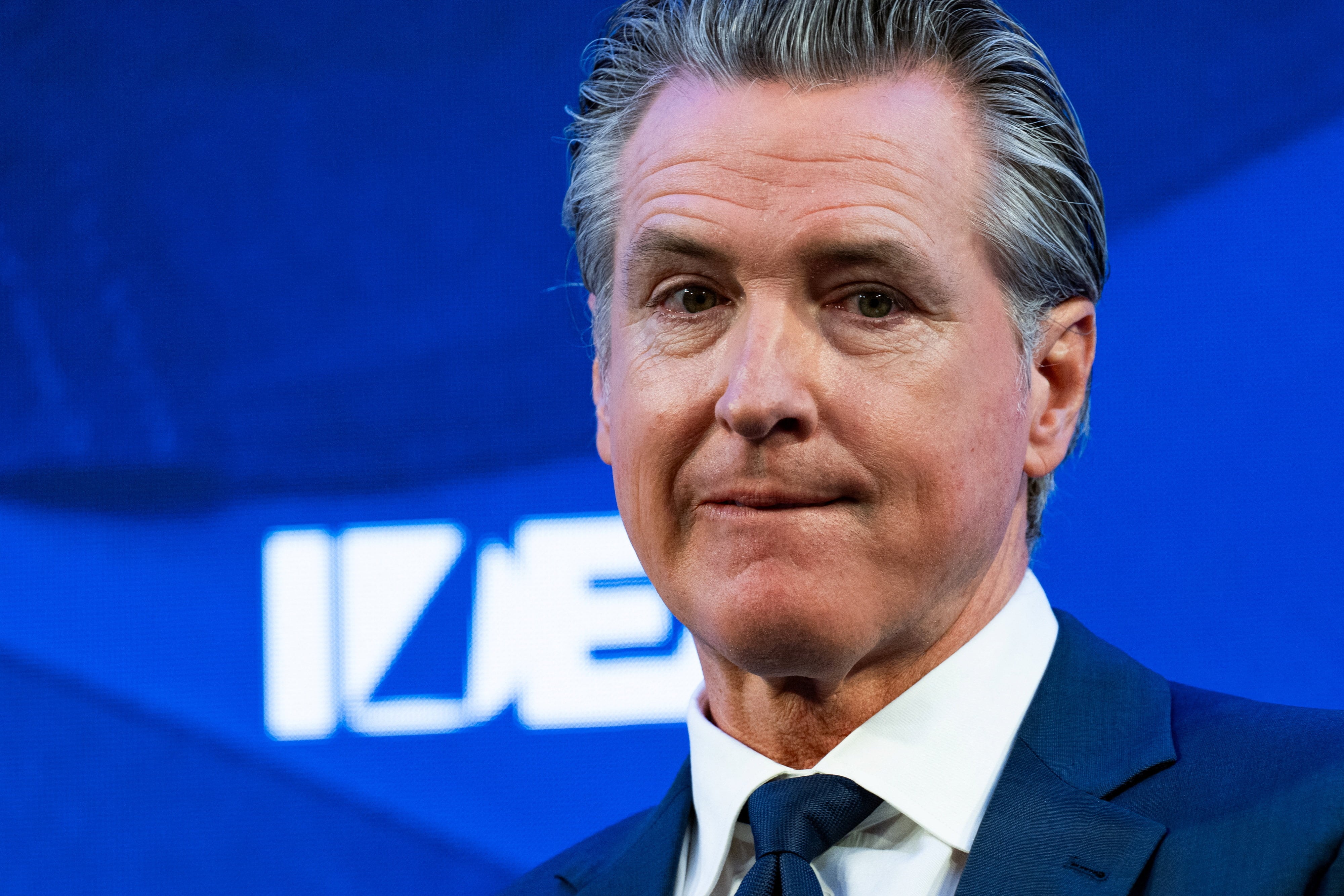 Un antecedente reciente citado en la discusión involucra al gobernador Gavin Newsom y las medidas adoptadas frente al kratom en el estado (REUTERS/Annabelle Gordon)
