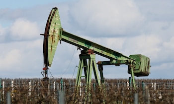 El crudo Brent, de referencia internacional, aumentó un 6,9%, hasta los 108,15 dólares por barril (EFE)