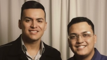 Cantante que rinde tributo a