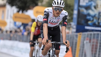 AV. El mexicano Del Toro se impone en Montjuic y muestra la fortaleza del UAE en el Tour