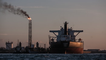 Trump dice que EE. UU. llegó a un acuerdo para controlar gran parte del petróleo de Venezuela