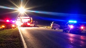 Tres jóvenes murieron atropellados mientras cambiaban una rueda pinchada en una ruta de Santa Fe