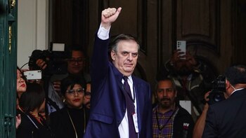 El secretario de economía se