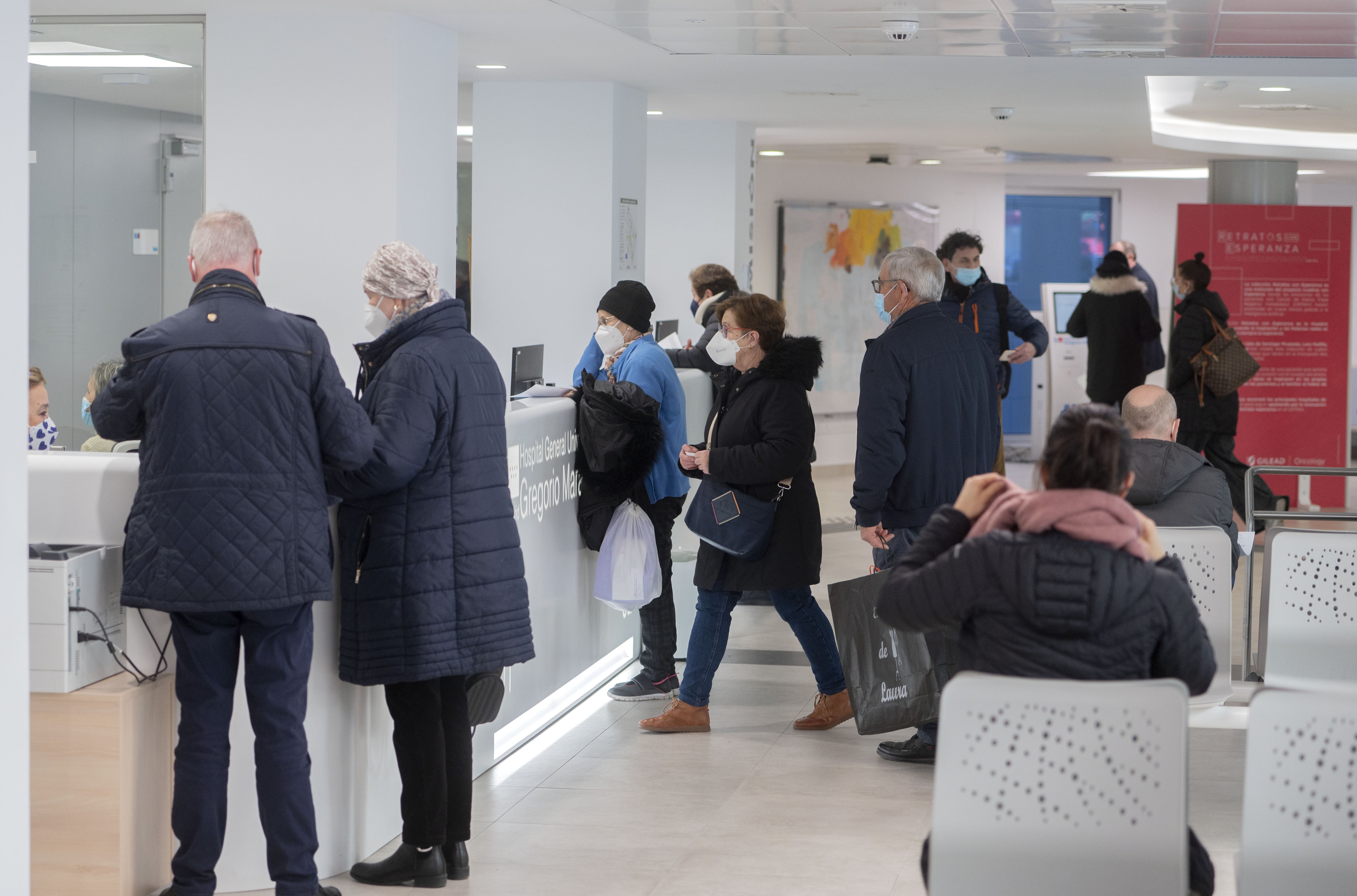 Imagen de archivo: Varias personas con mascarilla en una sala del Hospital General Universitario Gregorio Marañón con mascarilla, a 11 de enero de 2024, en Madrid (España). (Alberto Ortega - Europa Press)
SALUD Alberto Ortega - Europa Press