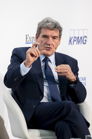 29/09/2026 El gobernador del Banco de España, José Luis Escrivá, interviene durante el XVII Encuentro Financiero de KPMG, a 29 de septiembre de 2026, en Madrid (España). El encuentro, organizado bajo el lema 'Adaptarse para avanzar: resiliencia y transformación en el nuevo entorno financiero- sector bancario', ha abarcado aspectos como la gestión de riesgos en la banca europea, el liderazgo de la gran banca y la situación de la banca en la era digital.
ECONOMIA
Alberto Ortega - Europa Press