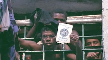 La Justicia condenó a 74 de los policías que participaron en la represión por la muerte de 77 presos. Las penas contra ellos oscilaron entre los 48 y los 624 años de cárcel, sin embargo, ninguno cumplió con la pena utilizando las apelaciones (Reuters)