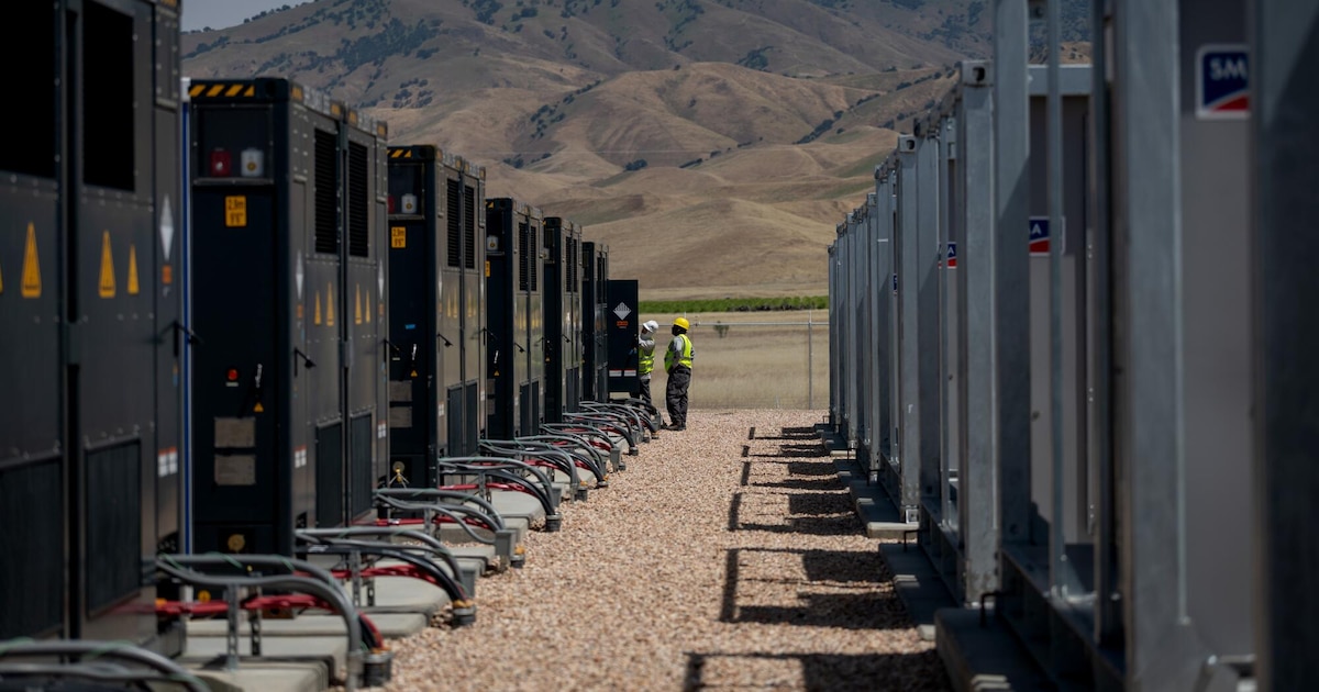 Entre paneles solares, canales y una promesa de sostenibilidad, California impulsa un proyecto que transforma la energía en agua para millones