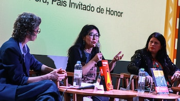 Dolores Reyes, Nona Fernández y Karina Pacheco debatieron sobre literatura, violencia y memoria para “un presente doloroso”
