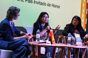 Memorias y violencia en la narrativa latinoamericana - Karina Pacheco, Dolores Reyes y Nona Fernández - Feria del Libro de Buenos Aires