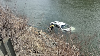 Una madre rescata a su hijo de dos años tras la caída de su automóvil al río en Vermont