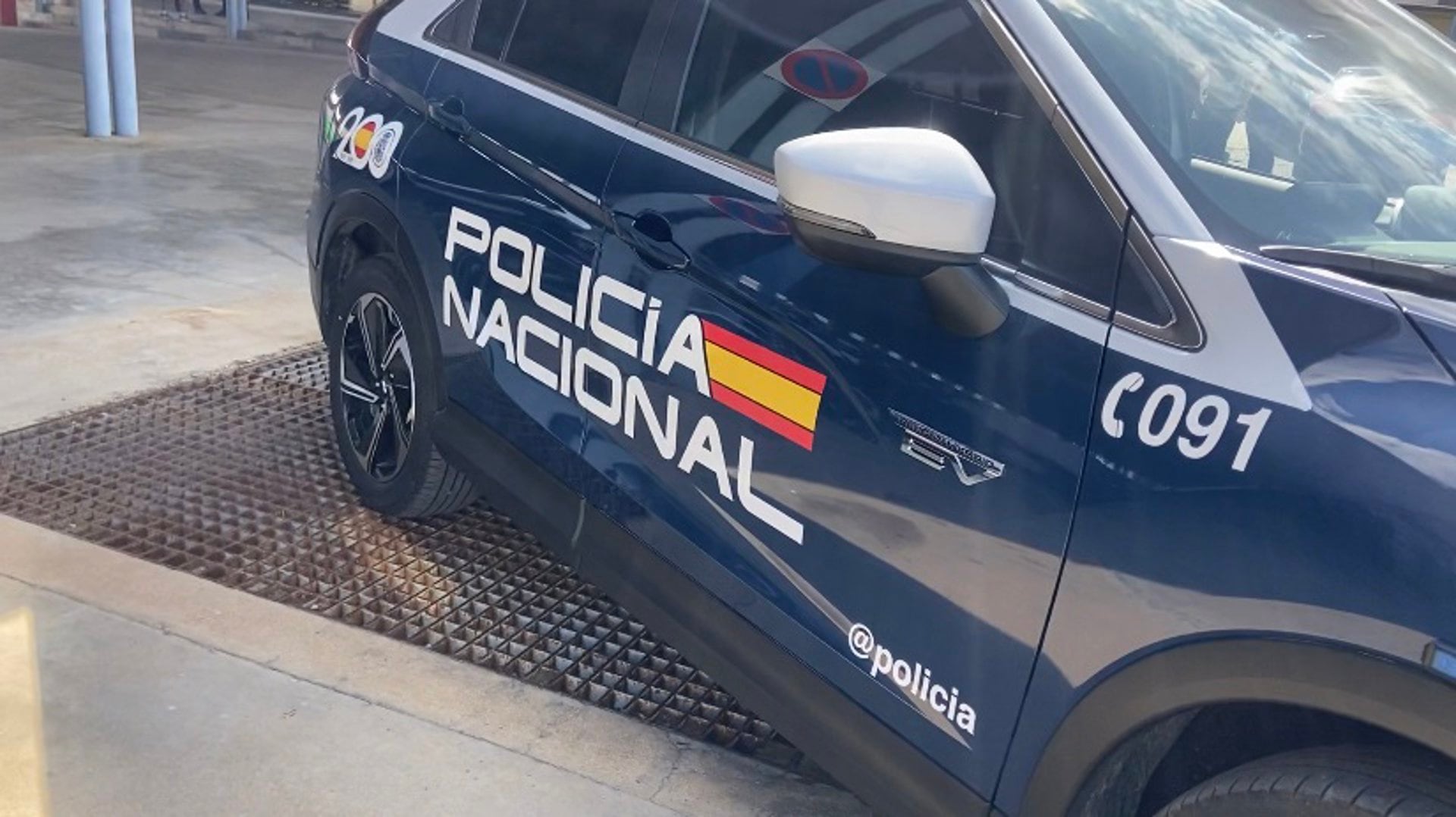 23/10/2023 La Policía Nacional detiene a varias personas en Ceuta por delitos relacionados con la Extranjería.La Policía Nacional ha lanzado disparos al aire en la tarde de este domingo durante una protesta organizada por vecinos de Ceuta contra la llegada de la asociación pamplonesa Negu Gorriak/Derecho a Techo, a cuyos miembros han acusado de