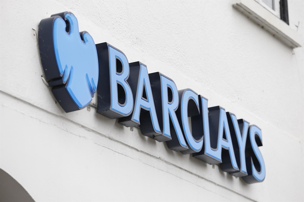 Barclays detecta consenso en el mercado para una flotación total del dólar tras las elecciones en Argentina