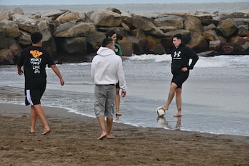 En un día nublado y