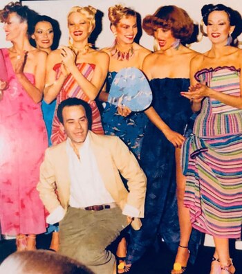 Gino Bogani presentando su colección