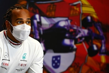 Lewis Hamilton se une al