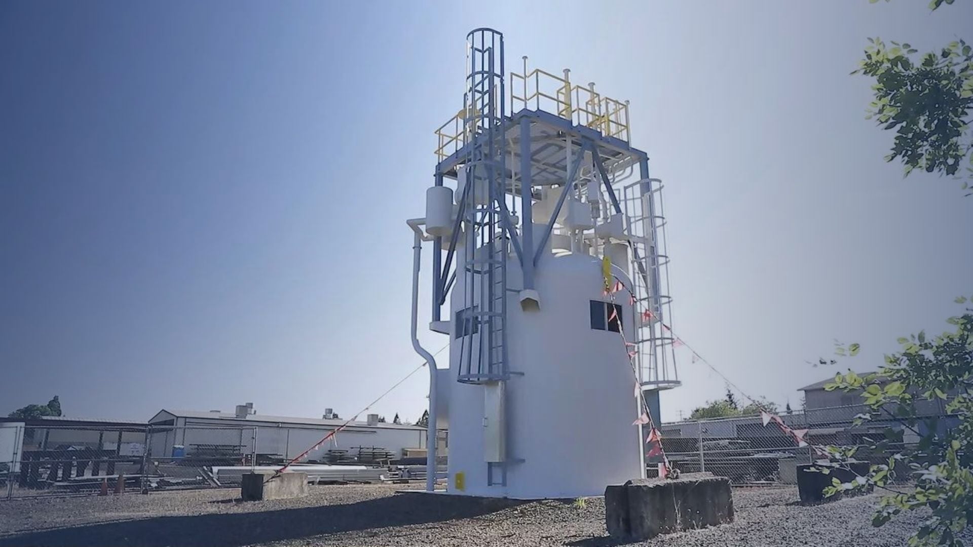 En los conflictos recientes, entre 50% y 75% del combustible consumido en campaña fue destinado simplemente a sostener bases: electricidad, infraestructura, comunicaciones, climatización, servicios