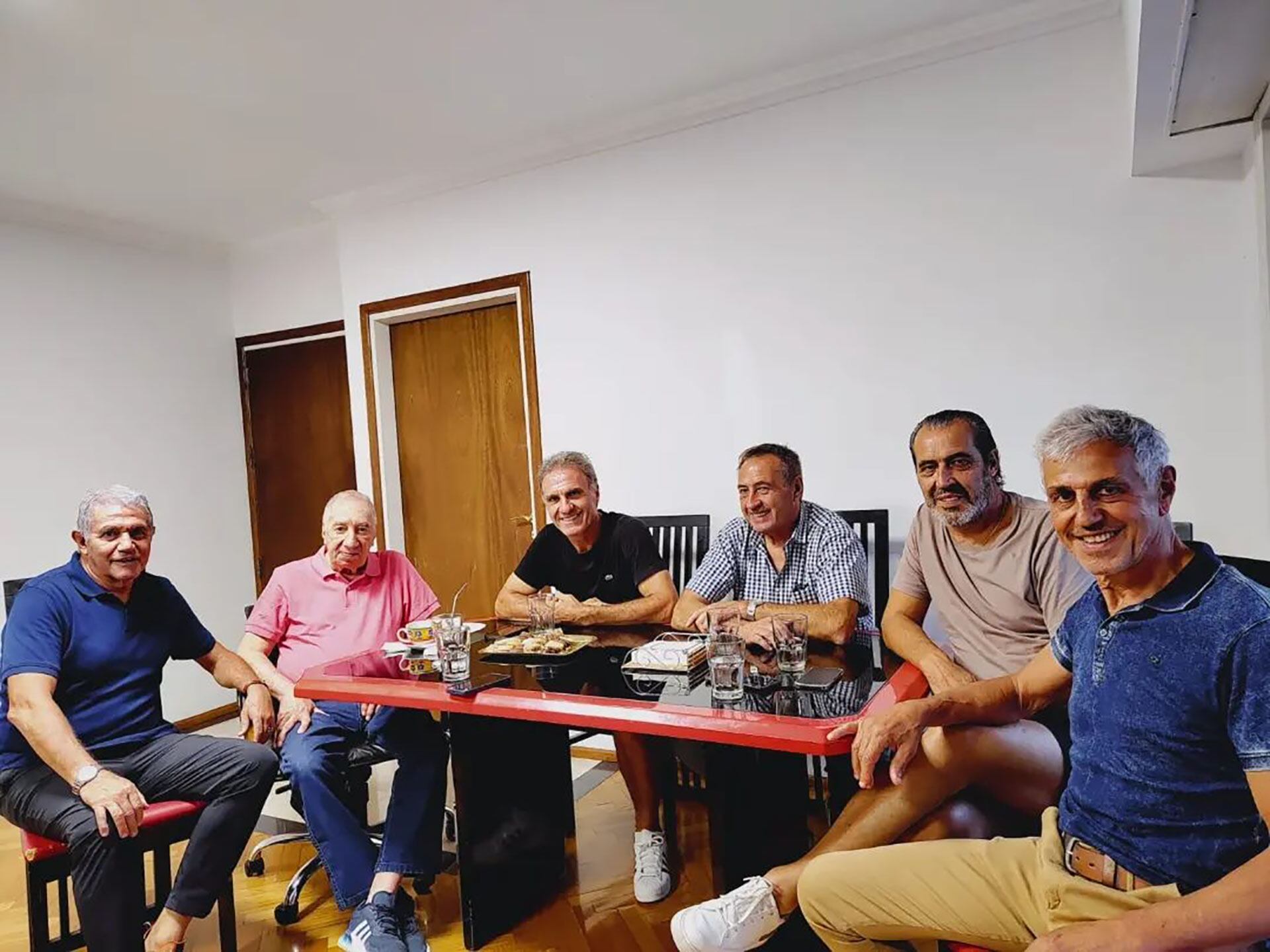 Los campeones del mundo en 1986 cuando visitaron a Bilardo años atrás