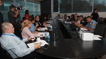 Representantes de varias instituciones participan en las discusiones sobre el futuro sistema de supervisión de albergues. Tomada de la AN