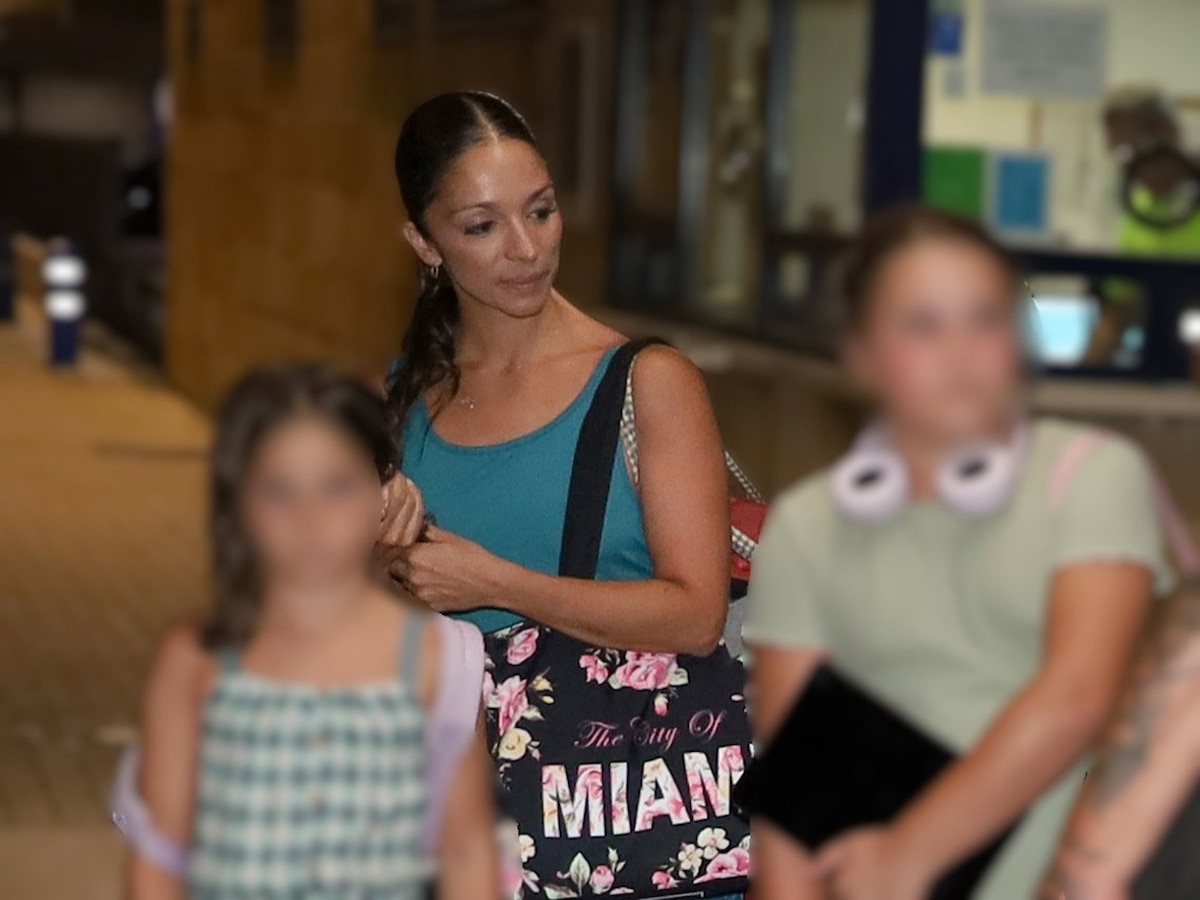 Lola García e Irene Rosales evitan un cara a cara durante la entrega de las hijas de Kiko Rivera - Infobae