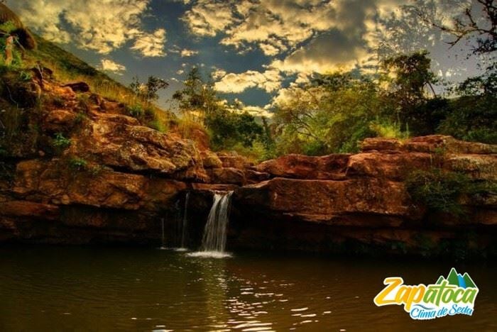 El municipio santandereano reúne vistas del Chicamocha, caminatas entre montañas, una cascada para explorar y una caverna con pasado indígena a pocos minutos del centro urbano - crédito Alcaldía Municipal de Zapatoca