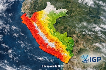 Mapa satelital de Perú con franjas de colores rojo, amarillo, verde, blanco y logo del IGP. Fecha: 8 de agosto de 2026.