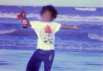 Hoy A. tiene 17 años