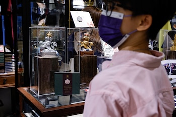 Un niño en la tienda