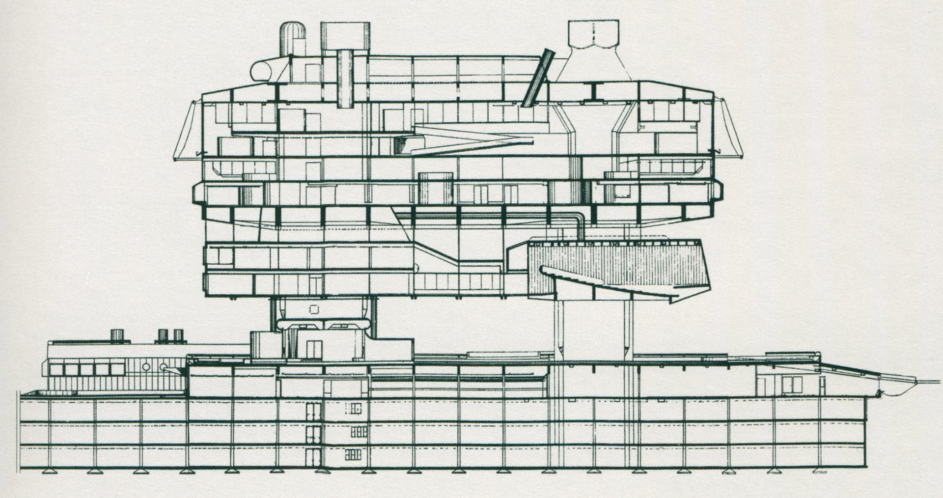 El complejo proyecto arquitectónico se impuso por su innovación en cuanto a los depósitos subterráneos que preservan libros