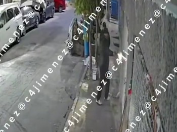 "El Kano" disparando contra los