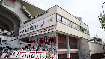 La Comunidad de Madrid denuncia al Rayo por no dejarles entrar en el estadio de Vallecas