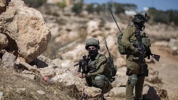 Herido un agente de las