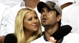 Enrique Iglesias y Anna Kournikova dan la bienvenida a su cuarto hijo