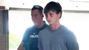 Adolescente golpeó hasta la muerte a un agresor sexual y ocultó el cuerpo en maletas en Florida