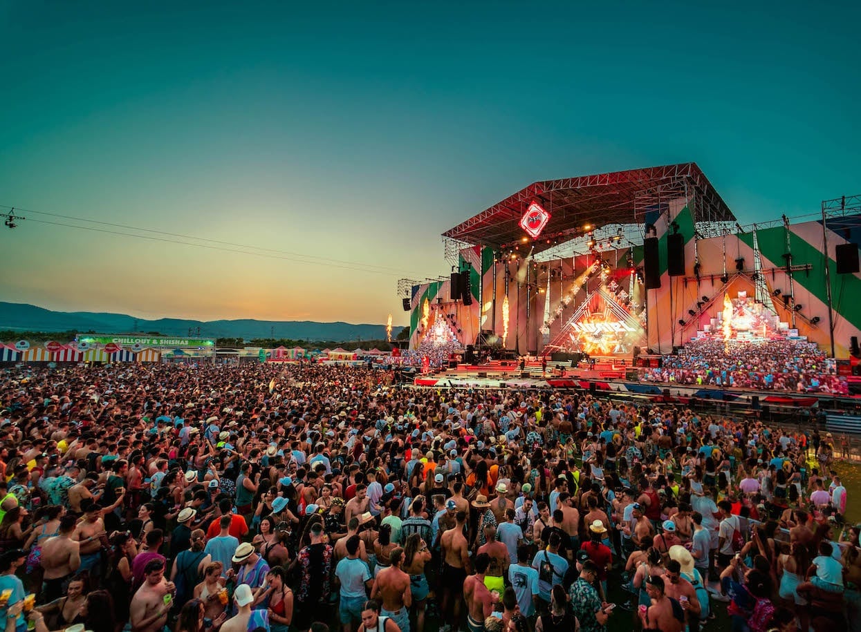 Multa de 320.000 euros al organizador del Reggaeton Beach Festival por cobrar gastos de gestión y prohibir la comida del exterior