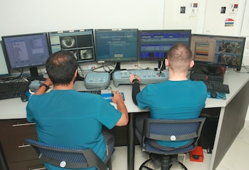 La tecnología de radiocirugía puede utilizarse en casos seleccionados para tratar tumores en zonas como el cerebro, columna, hígado, pulmón y páncreas. Cortesía: TRP Comunicaciones
