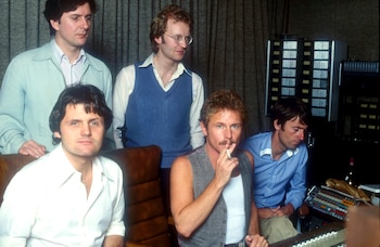 Mike Love junto a los