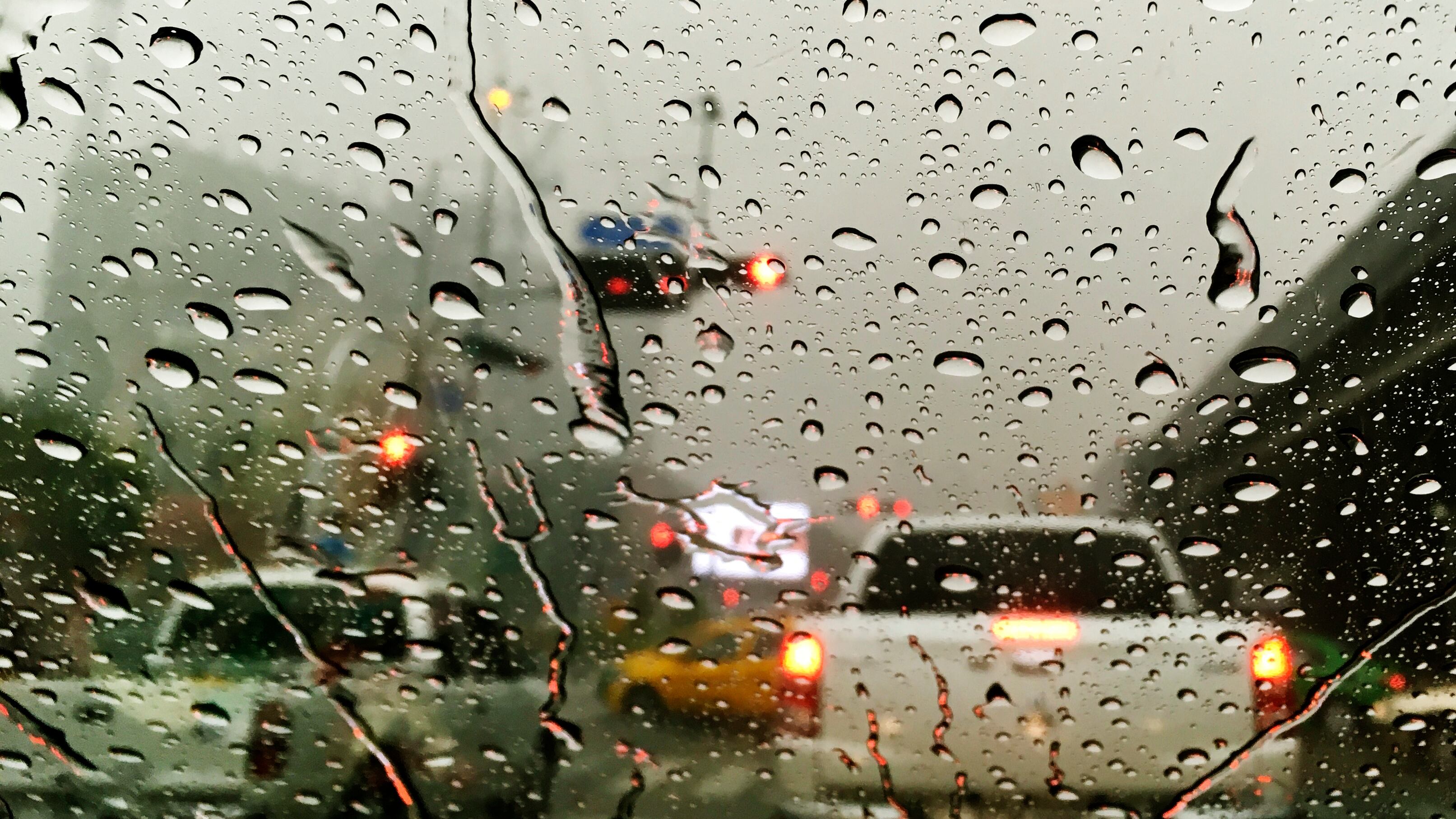 La convergencia de humedad en la mesoescala se identifica como el principal motor de las precipitaciones intensas, según el estudio internacional. (Freepik)